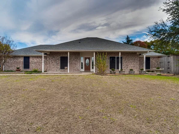 306 Twin Lakes Dr, Waxahachie, TX 75165
