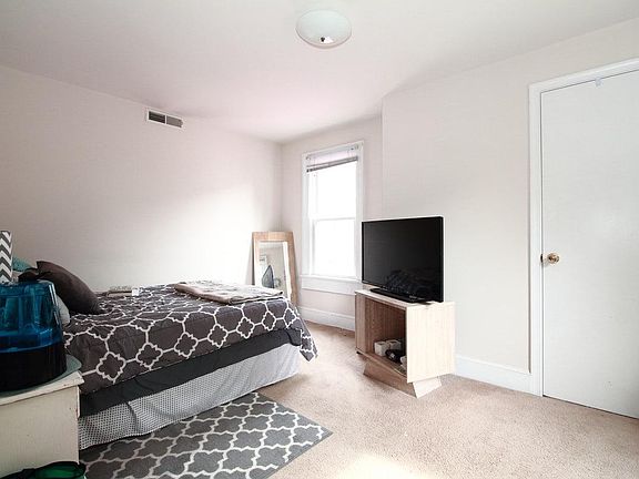 3rd image of 625 Wolfe St