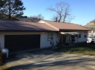 1238 Crestview Dr, Williamson, WV 25661
