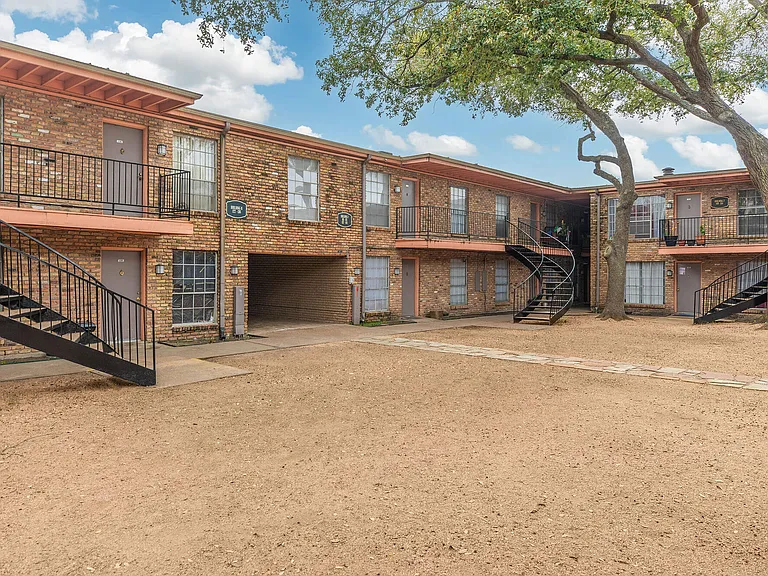 Southern Oaks Apartments — Photo 13