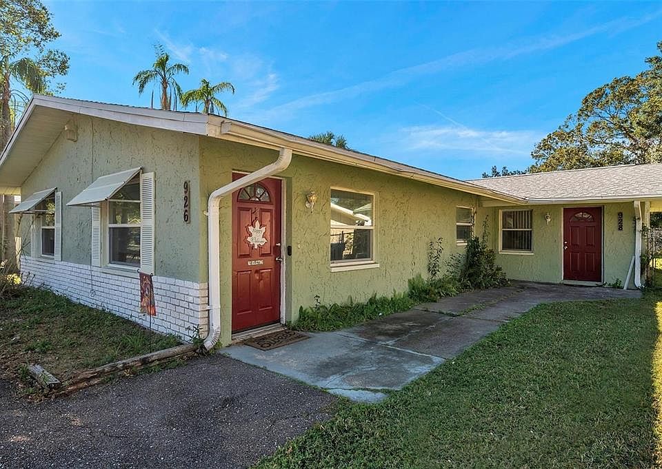 1st image of 926 Lake Palms Dr
