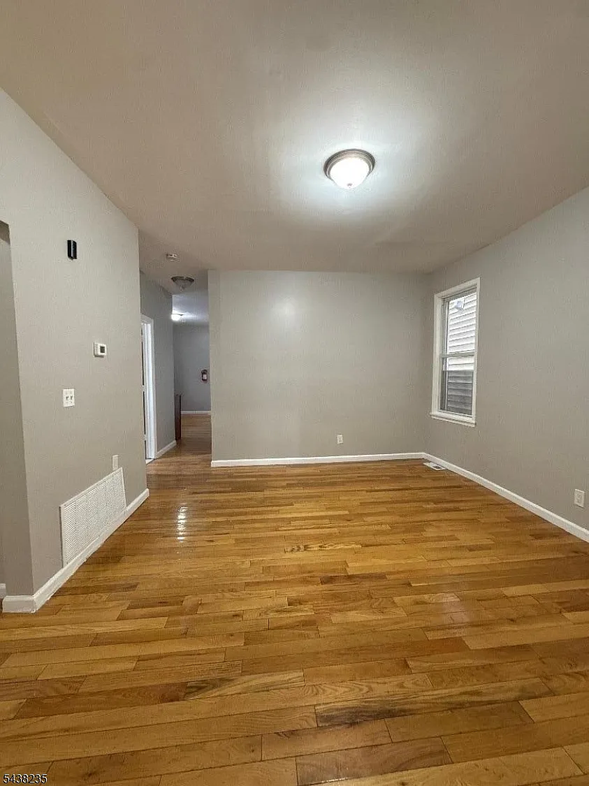 3 bed, 1.0 bath, $2,100 — Photo 3