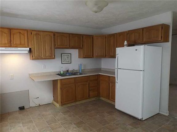 3rd image of 3441 N Taft Ave