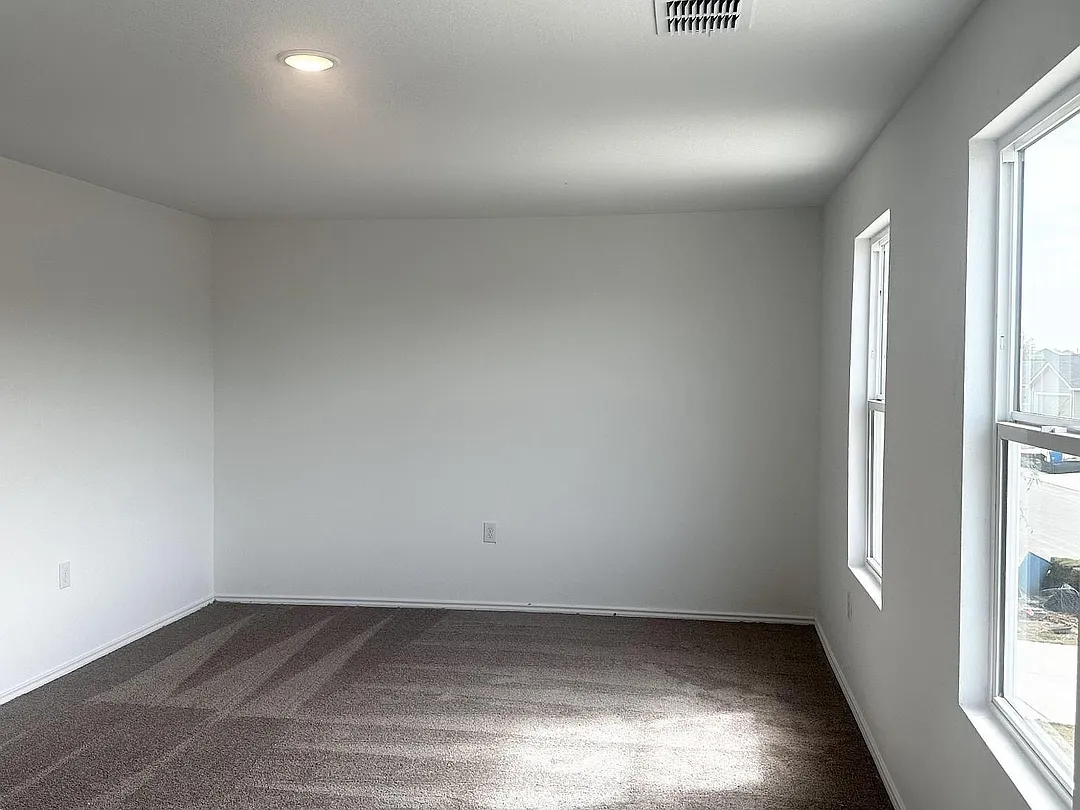 Bright 4-Bed Home with Open Layout in San Antonio, TX — Photo 4