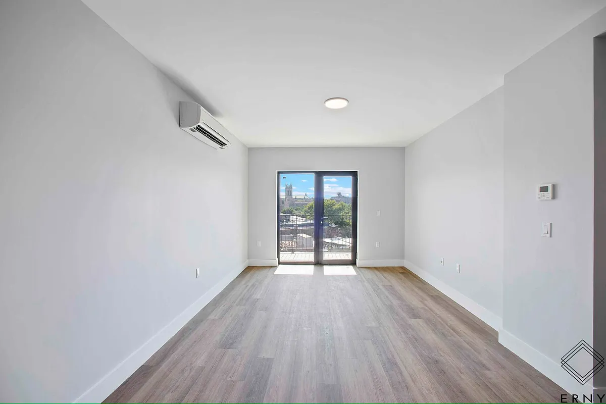 Building Photo - 1111 Foster Ave #508