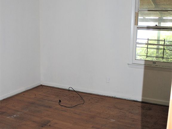 5th image of 3423 W College St