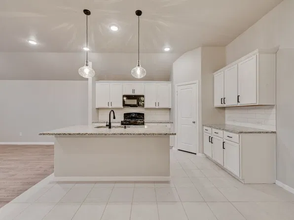 4813 Cleves Ave, Aubrey, TX 76227