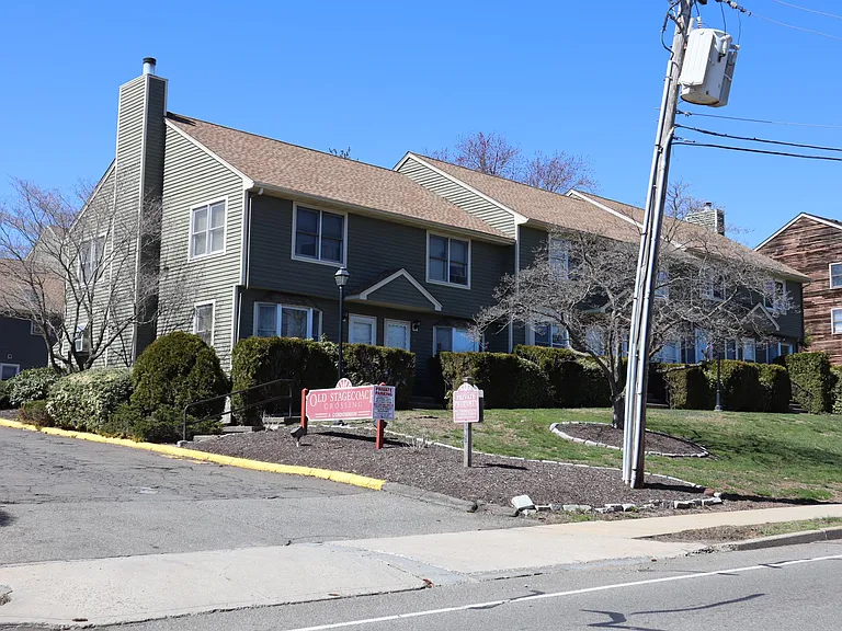 680 N Colony St #15 — Photo 2