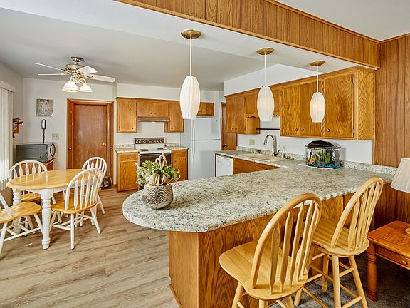 5th image of 6223 W Donges Ln