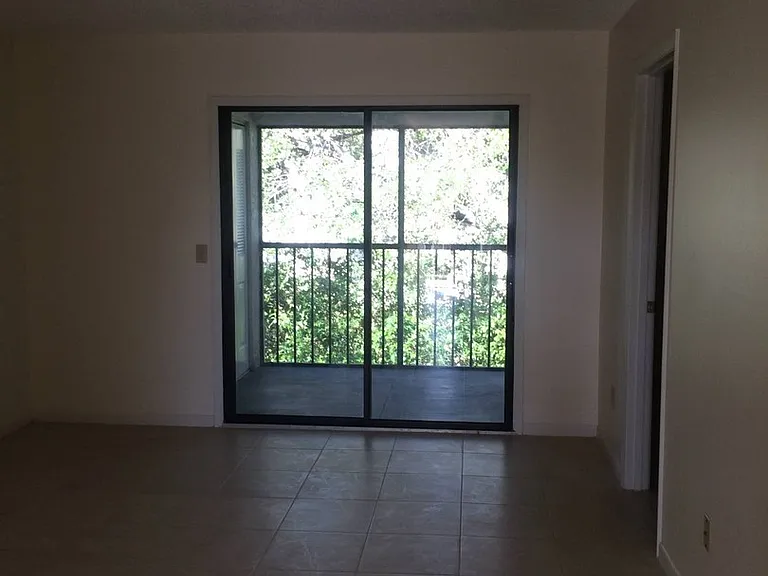 605 Ixoria Ave #20 — Photo 3