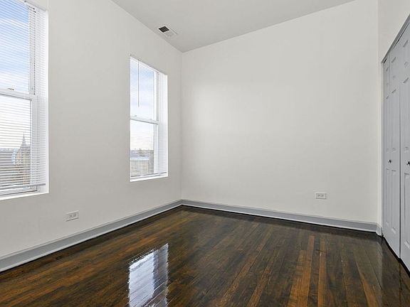 5th image of 2026 S Washtenaw Ave APT 3W