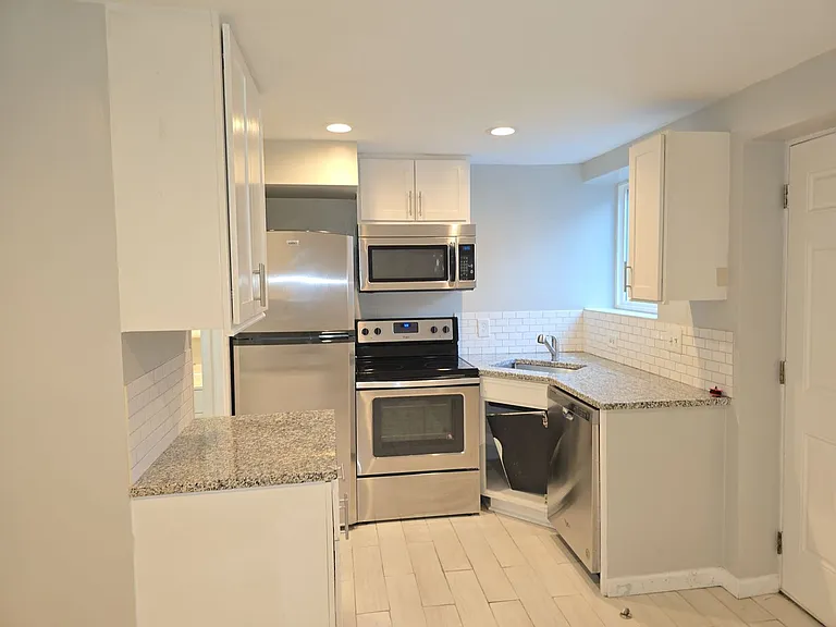 217 Auten St — Photo 5