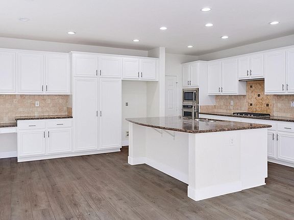 2nd image of 424 Via Del Lago