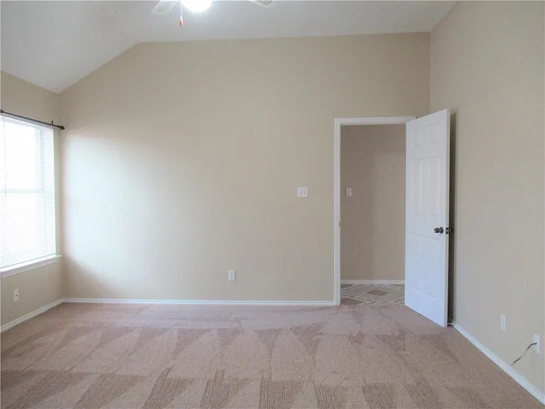 4723 Castleman Dr — Photo 13