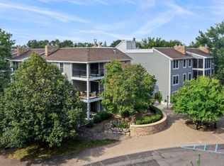 3030 Saint Albans Mill Rd APT 211, Minnetonka, MN 55305