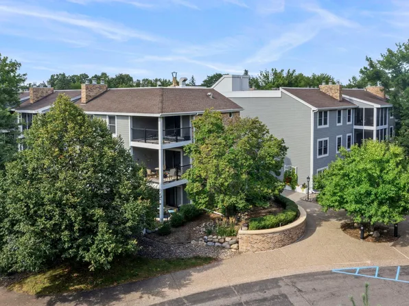 3030 Saint Albans Mill Rd APT 211, Minnetonka, MN 55305