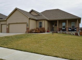 4304 Windward Dr, Saint Joseph, MO 64505