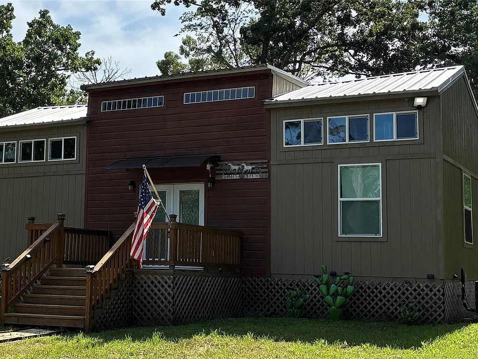 373 N Saddle Surrey Rd