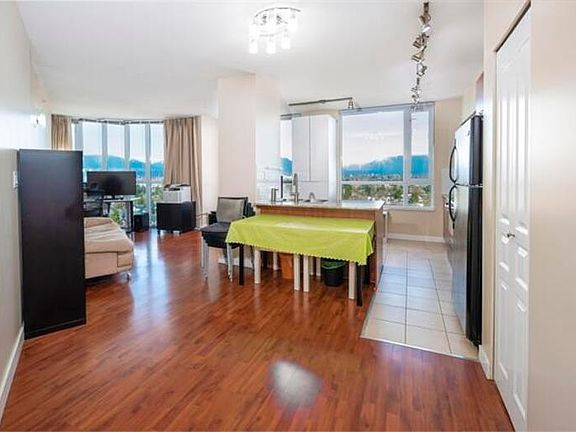 4th image of 4028 Knight St #1405