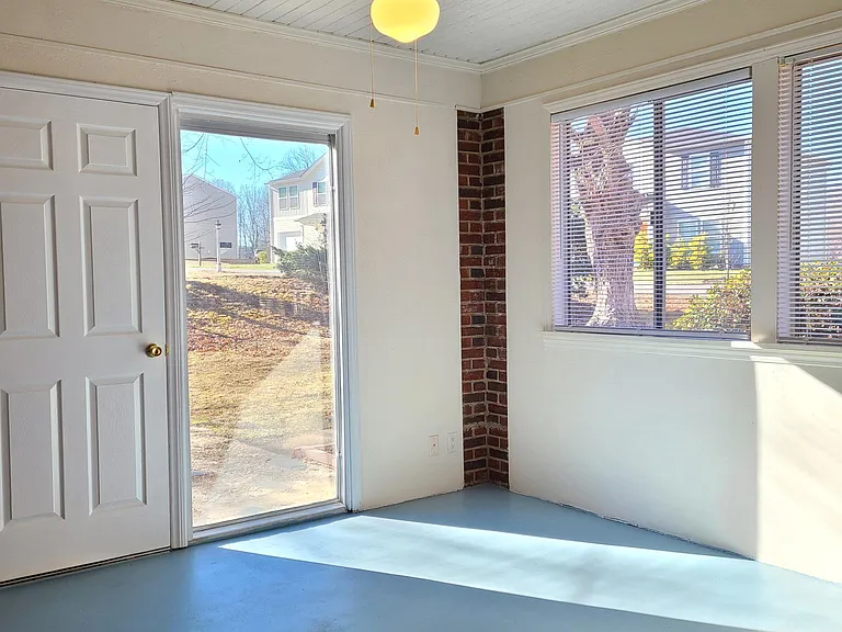 1806 S Hill Ave — Photo 14