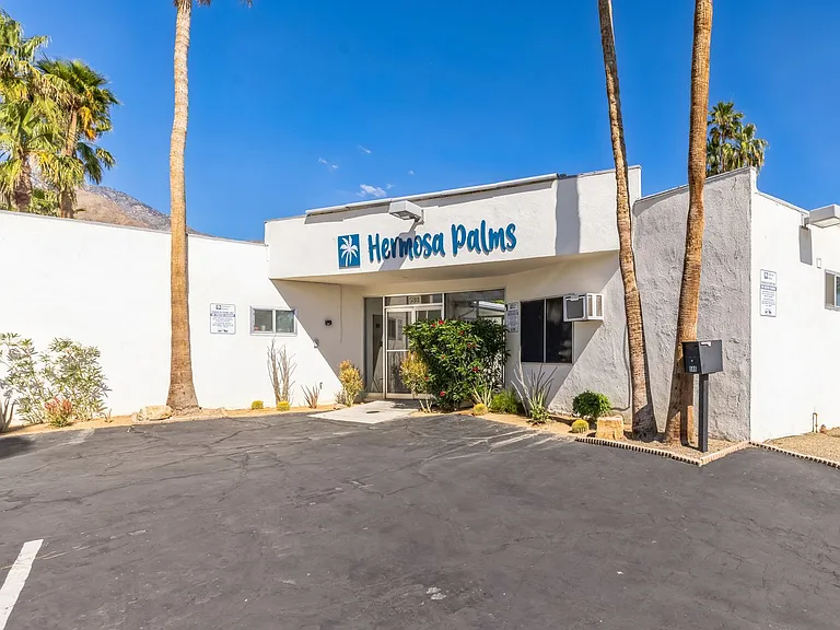 588 E. Mel Avenue - Hermosa Palms — Photo 34