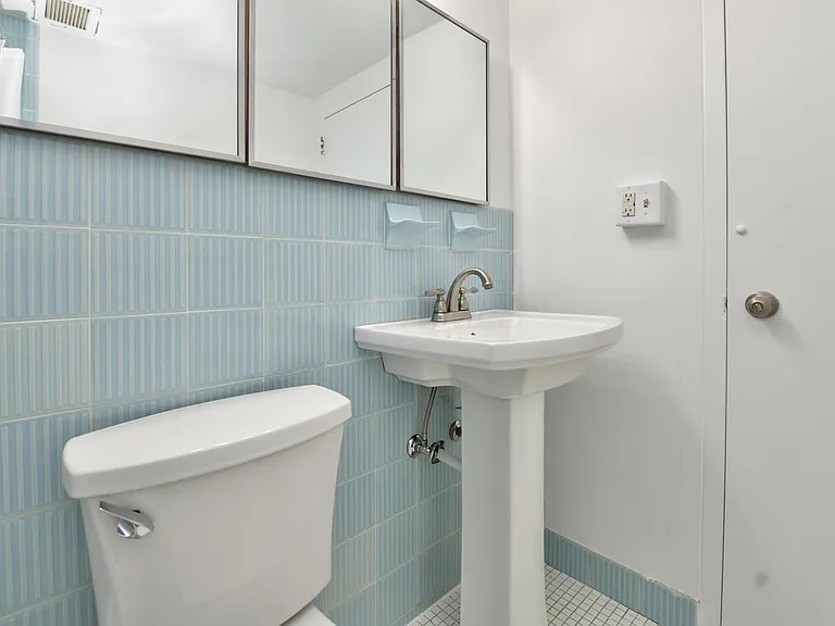 1620 E Broad St #1202 — Photo 4