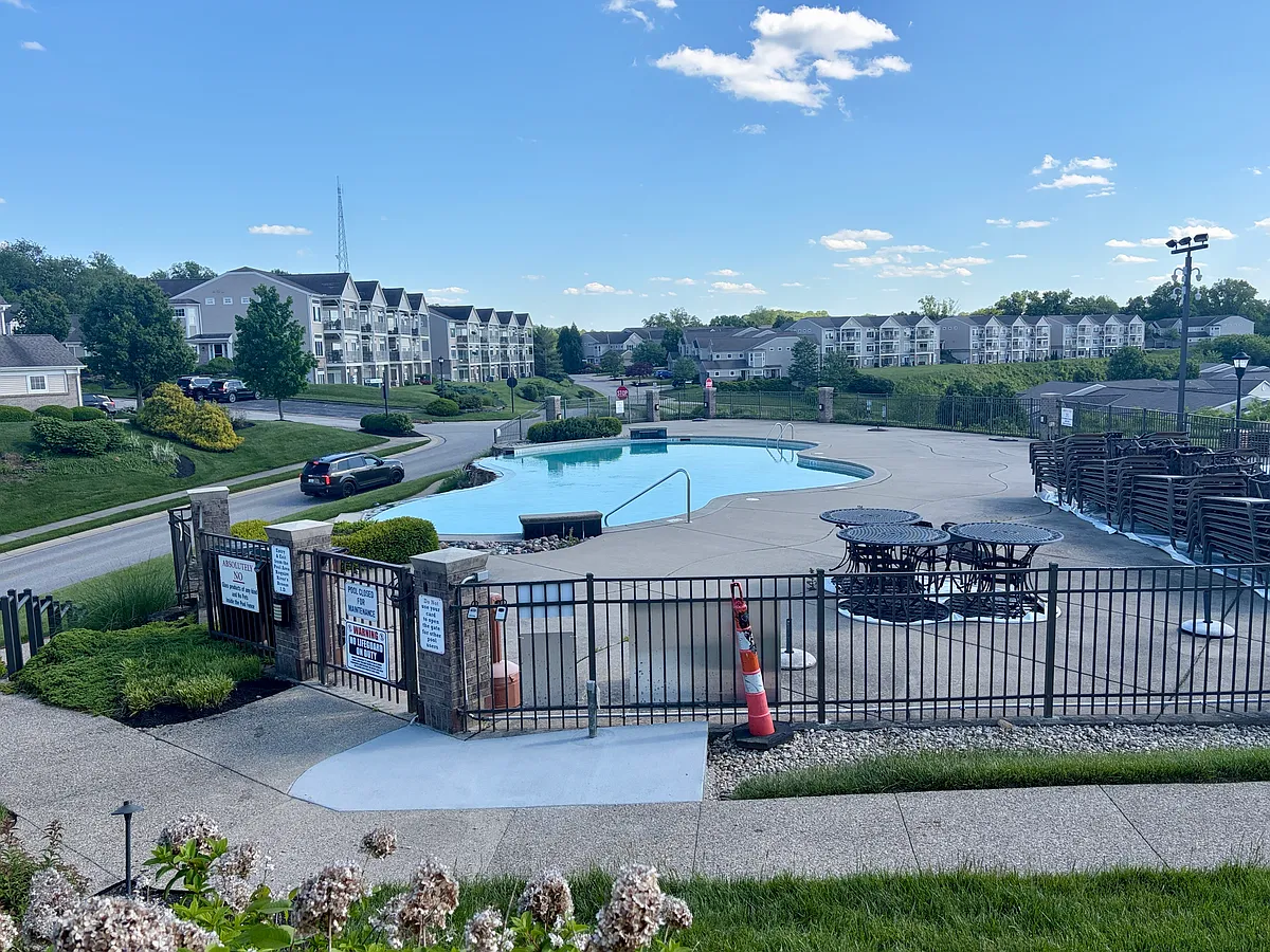 Building Photo - 323 Skyview Ct