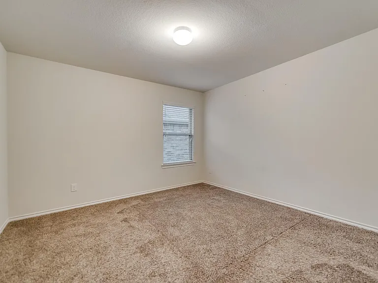 1302 Meadow Creek Dr — Photo 16