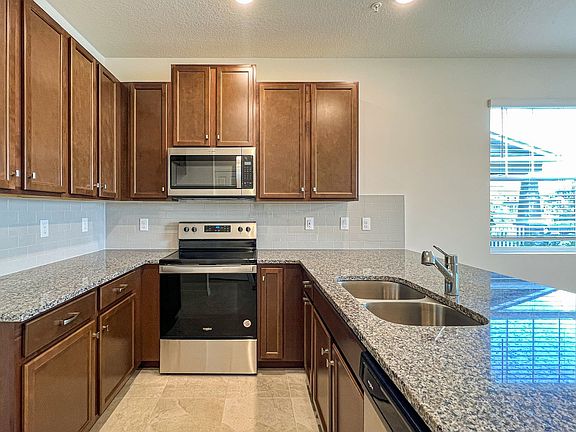 3rd image of 10227 Highline Crest St