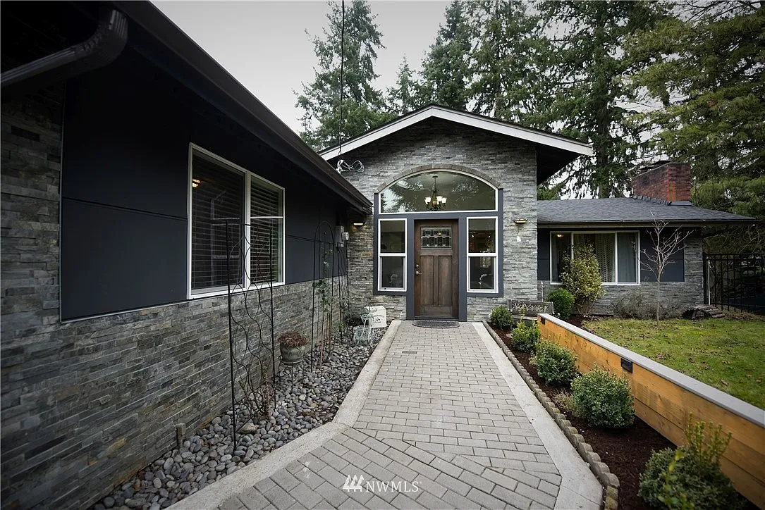 7 bed, 3.5 bath, 3140 sqft, $6,250 — Photo 2