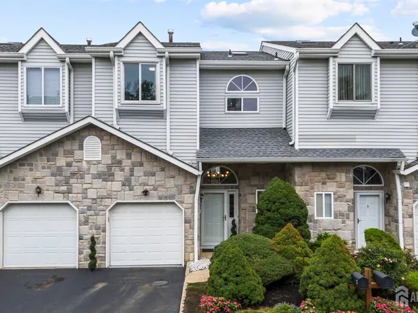 4 Lee Lee Ln, Laurence Harbor, NJ 08879