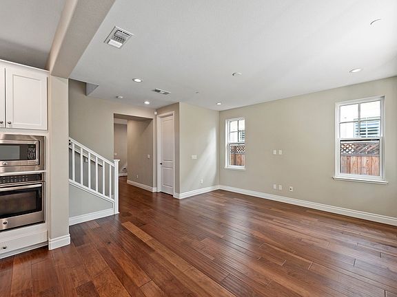 2nd image of 387 School Ct