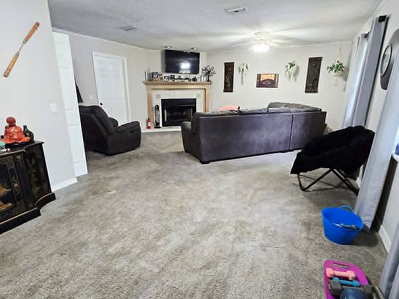 4th image of 127 Peters Cir