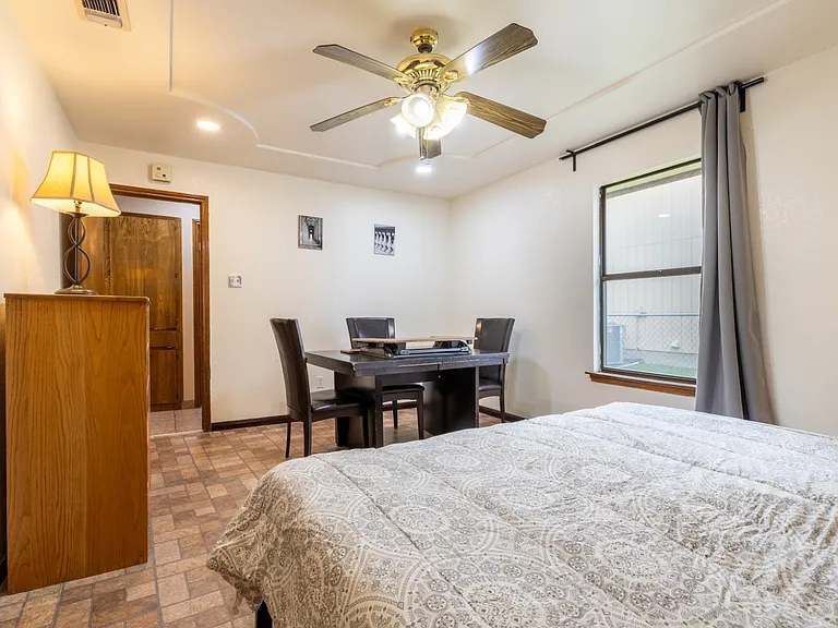 2202 Oxford Blvd — Photo 11