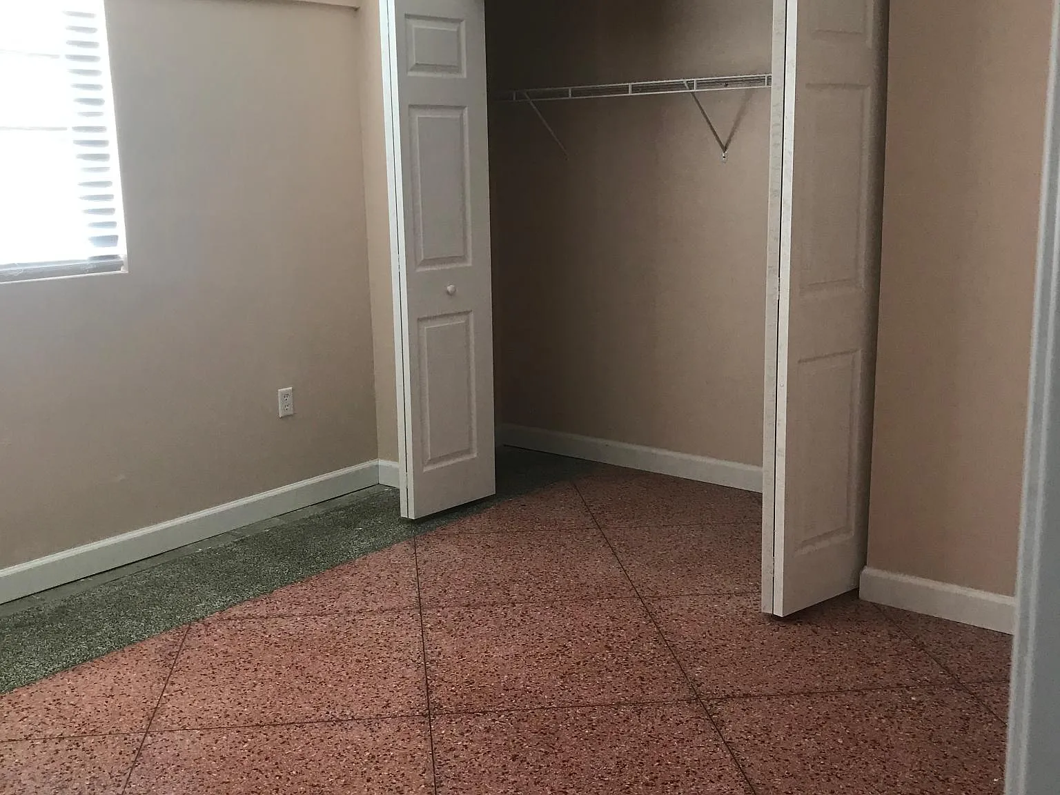 2 bed, 950 sqft, $2,100 — Photo 2
