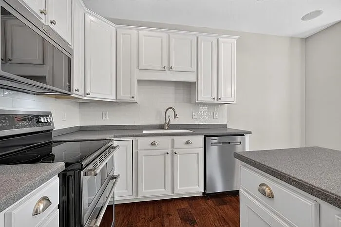 15552 Smithfield Dr — Photo 12