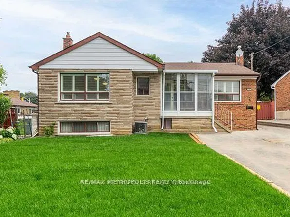6 Jubilee Cres, Toronto, ON M9M 1L3