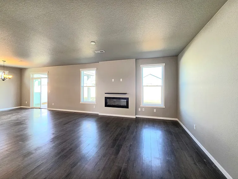 717 J St NE — Photo 15