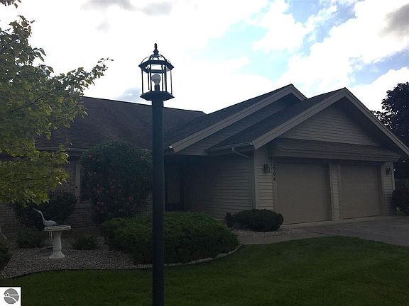2nd image of 3904 Cherry Hills Pl