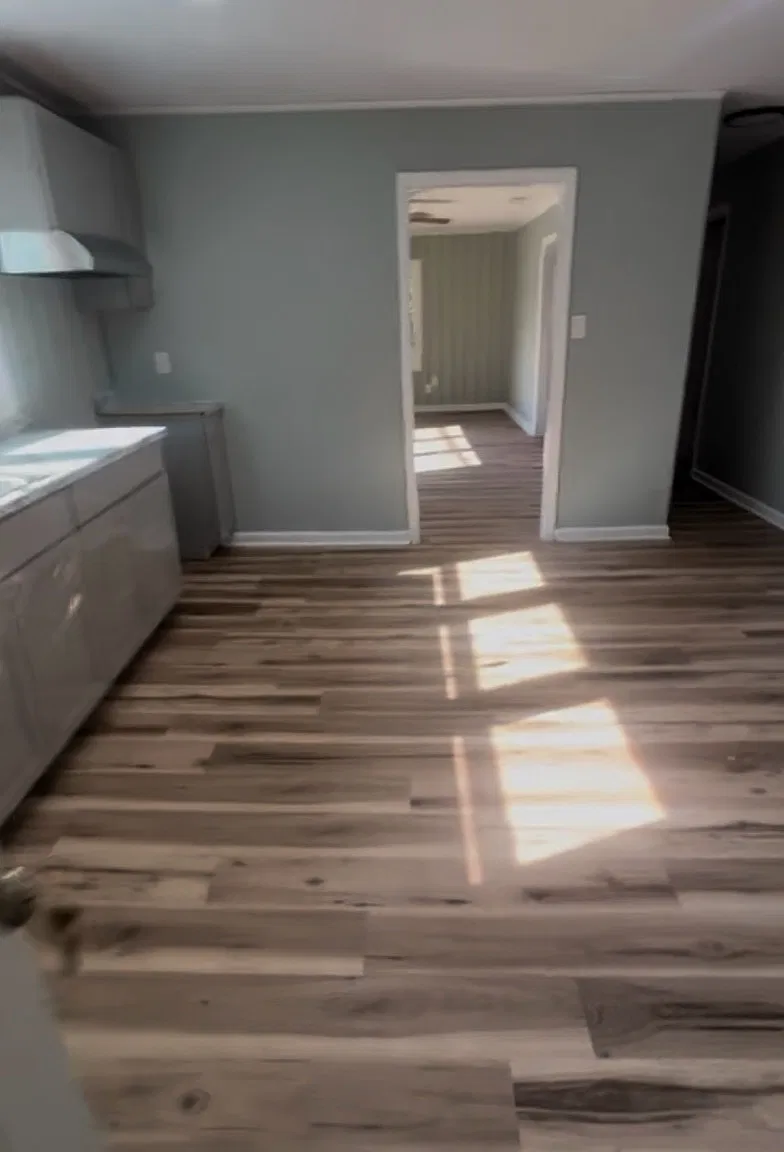 3 bed, 984 sqft, $1,395 — Photo 2