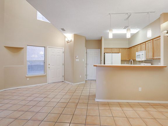 5th image of 4616 Holiday Breeze Pl NE