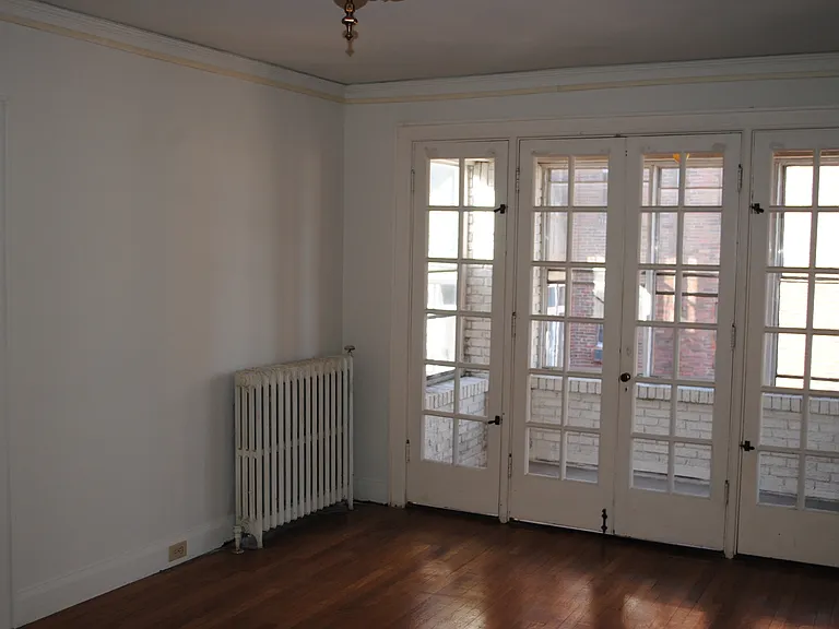 2558 Madison — Photo 12