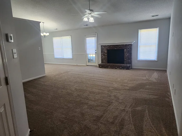 210 Rivershore Dr — Photo 3