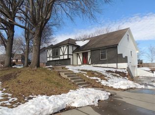205 NE Hearnes Ave, Blue Springs, MO 64014