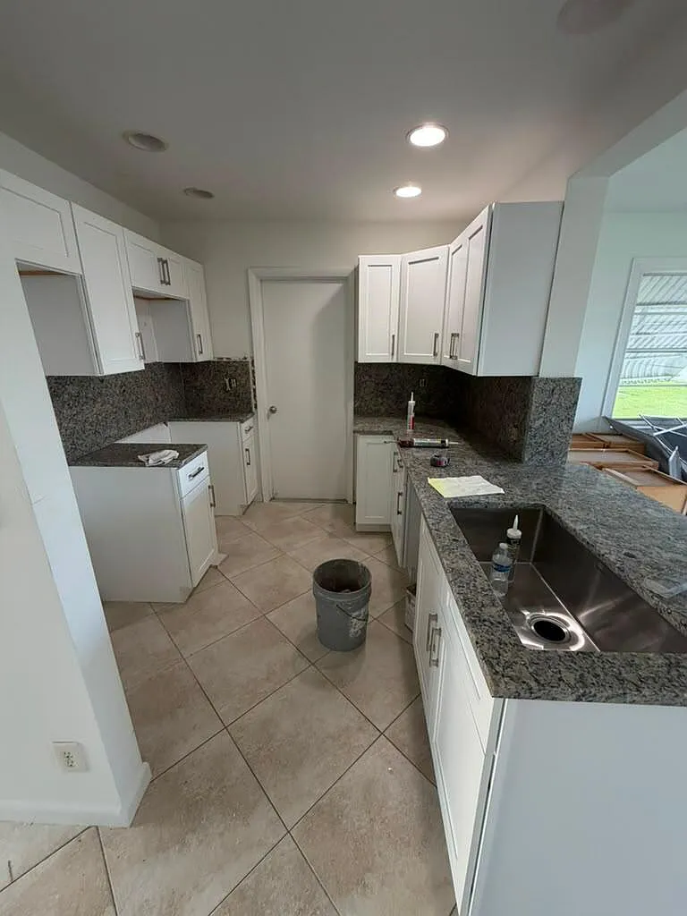 2 bed, 1.0 bath, 1080 sqft, $2,400 — Photo 2