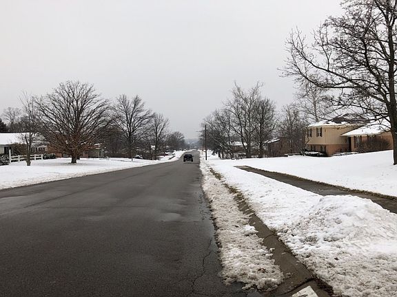5th image of 418 Lawrence Ave