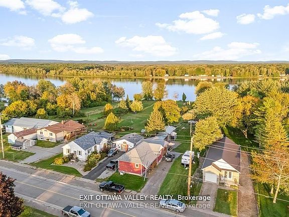 2nd image of 44 Lacroix Bay Rd