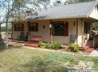 424 8th St W, Lakehills, TX 78063