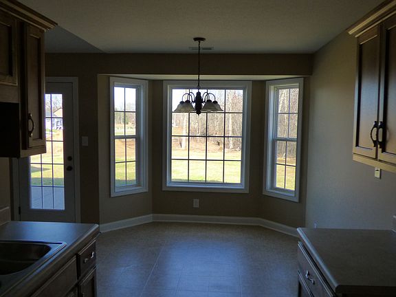 5th image of 483 Medallion Cir