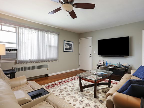 3rd image of 132 South St APT D